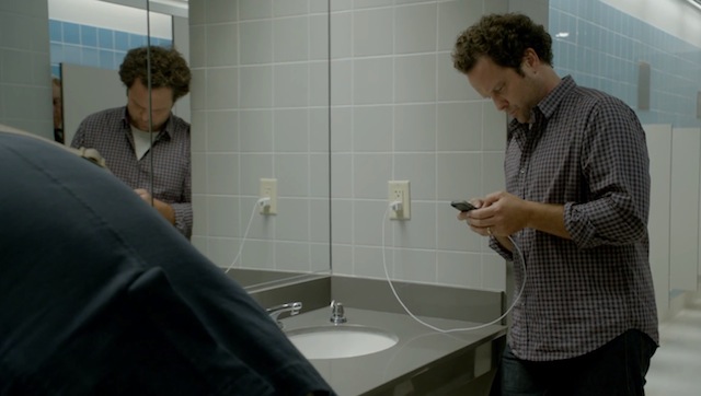 Ngay cả trong nhà vệ sinh