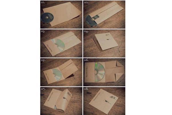 Xếp miếng bìa cứng thành nơi bảo quản đĩa CD