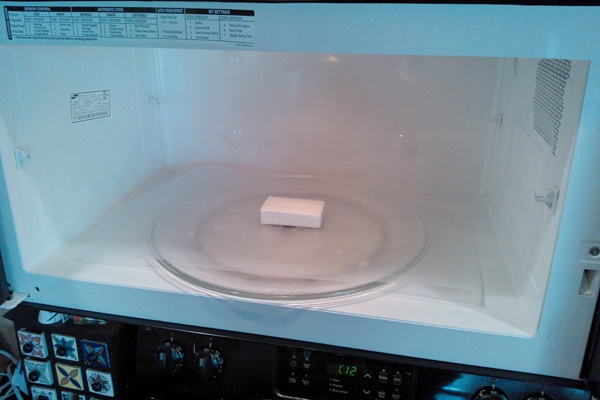 Nung chảy ph&ocirc;i x&agrave; ph&ograve;ng trong l&ograve; vi s&oacute;ng