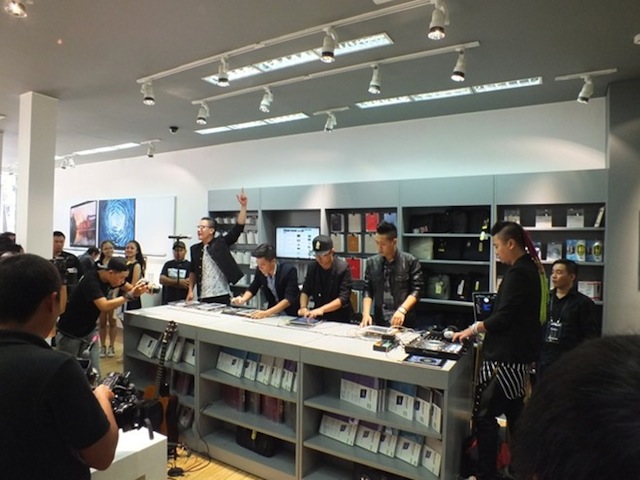 Cửa hàng lớn nhất của Apple tại Việt Nam