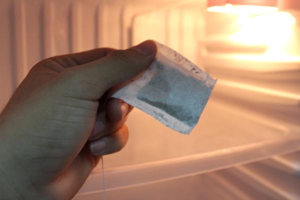 Tea bags effectively remove odors in the refrigerator and microwave