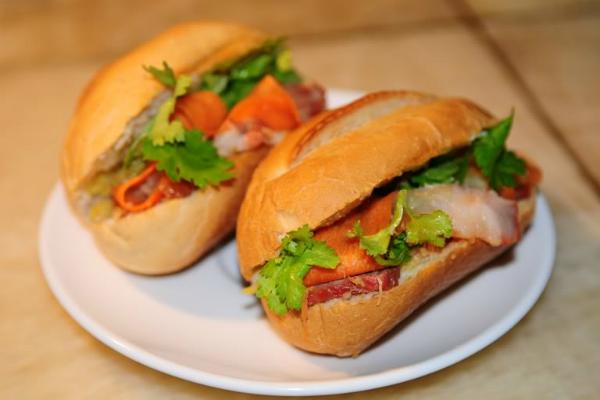 Bánh mì kẹp thịt có thể gây bệnh tiểu đường