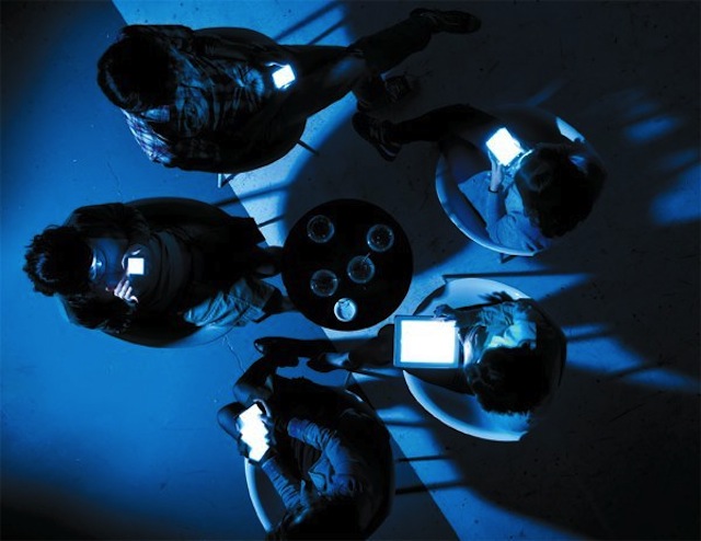 Dùng điện thoại mọi lúc