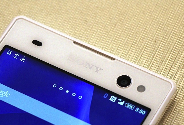 Đèn LED ở mặt trước