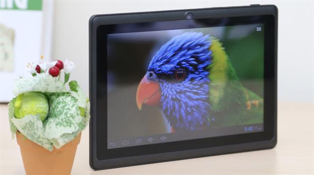 Máy có thiết kế khá lạ mắt