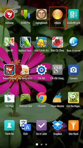 Ảnh chụp màn hình bên trái là giao diện S Launcher Prime, còn bên phải là của Sony Xperia Launcher
