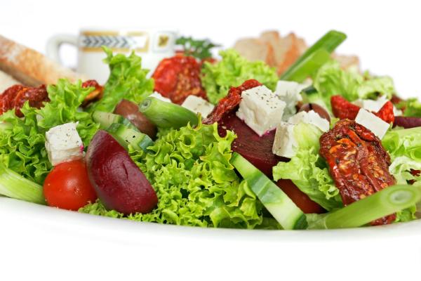 Món salad trộn ở nhà hàng thường chứa rất nhiều vi khuẩn Ecoli