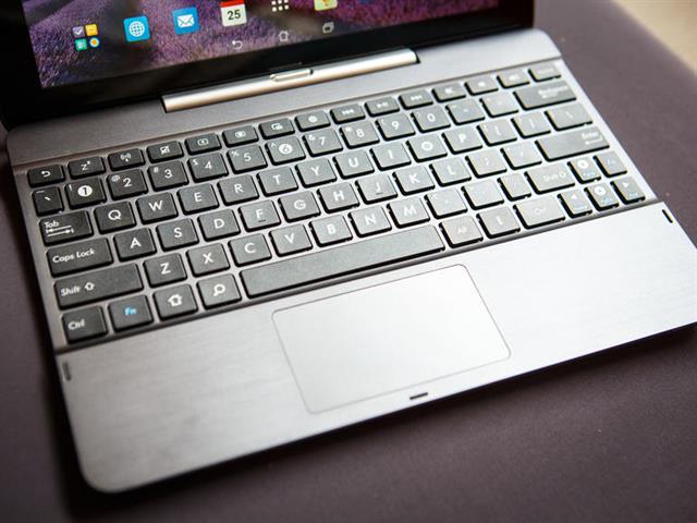 Phần đặt tay lên được chế tác theo phong cách 