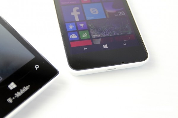 Giao diện Windows Phone 8.1 trên Lumia 630/635 đã bị lượt bỏ phím cảm ứng bên ngoài và được đưa vào bên trong giao diện màn hình