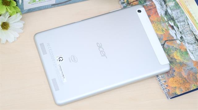 Máy có thiết kế khá giống với Apple iPad Mini