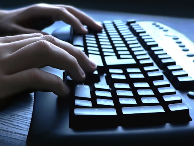 Ngón cái tay trái ít phải vận động khi gõ phím