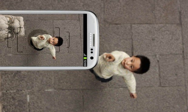 Pha ném điện thoại hi hữu của phóng viên đài VTV Pha ném điện thoại hi hữu của phóng viên đài VTV