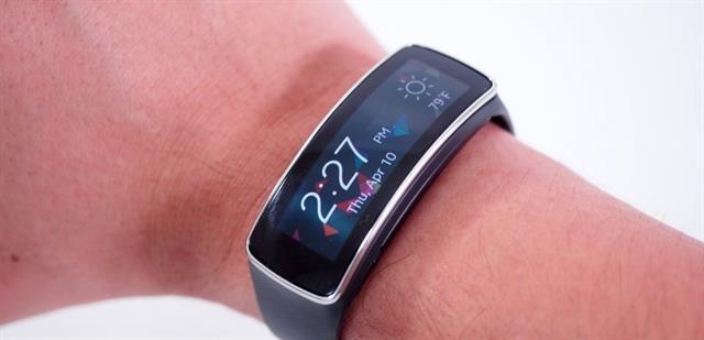 Thỏi pin 210 mAh: trung bình sử dụng 3-4 ngày, ít sử dụng có thể lên đến 5 ngày