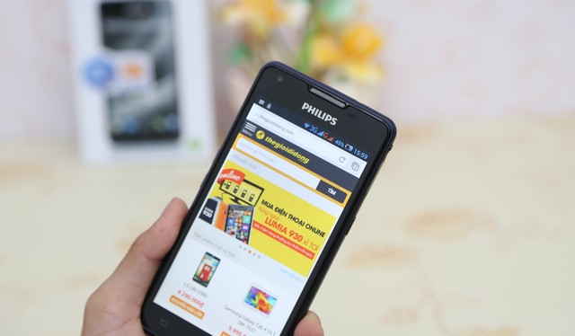 Trên tay smartphone pin chờ 2 tháng của Philips tại Thegioididong