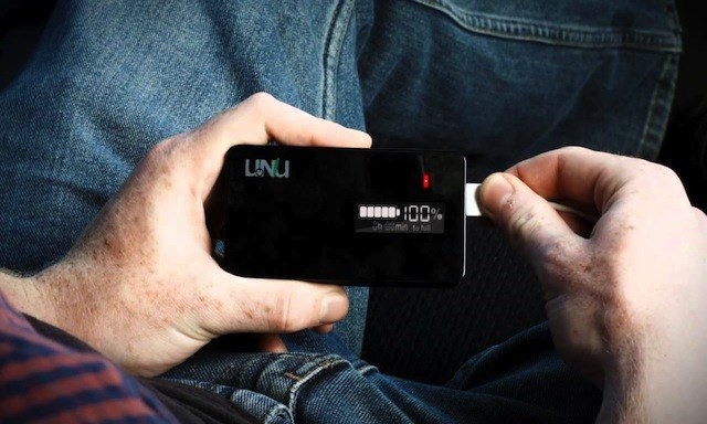 Bộ sạc siêu tốc có thể sạc đầy Zenfone 5 chỉ trong 15 phút Bộ sạc siêu tốc có thể sạc đầy Zenfone 5 chỉ trong 15 phút