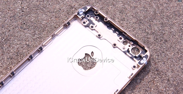 Vị trí logo quả táo khác thường