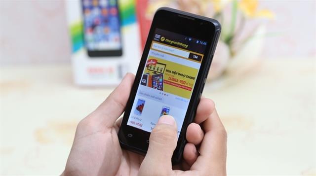 Máy được trang bị màn hình 4 inch (480 x 840 pixels)