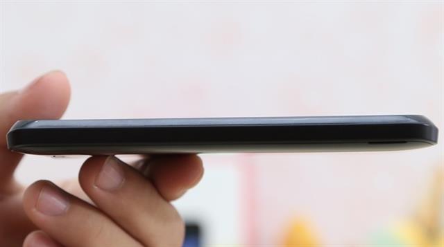 Cạnh trái không được bố trí gì cả