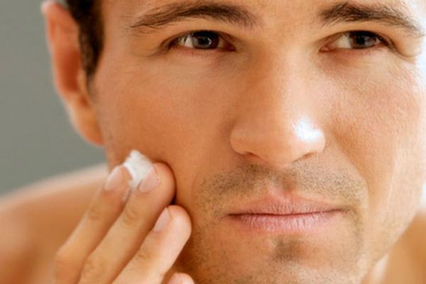 C&oacute; thể d&ugrave;ng dầu dừa thay cho kem cạo r&acirc;u