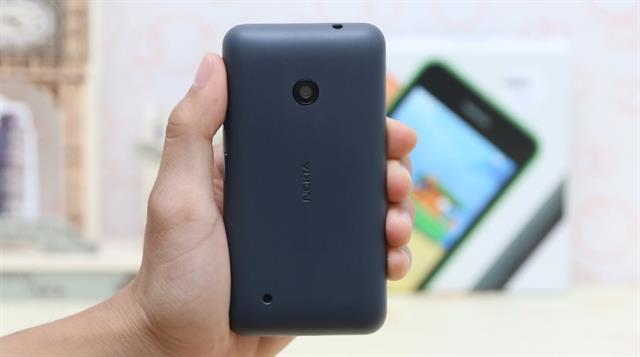 Mặt sau bo tròn giống Lumia 630