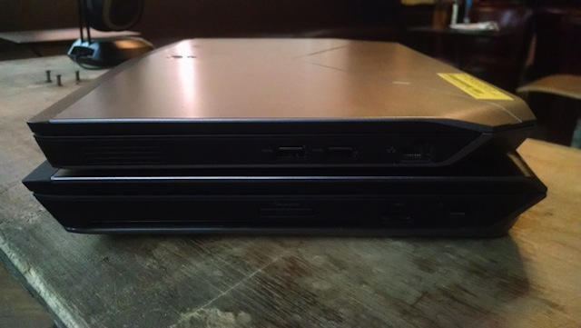 Alienware 13 (trên) và Alienware 14 (dưới)