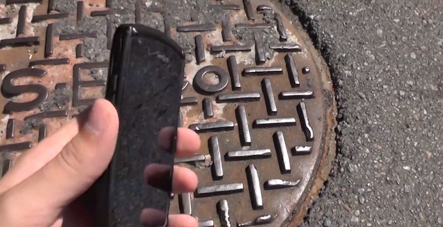 Thử nghiệm độ bền của Kyocera Brigadier