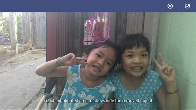 Smart remove sẽ tự phát hiện chủ thể đang di chuyển để đưa ra phương án xóa thông minh