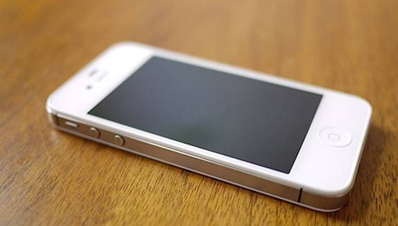 5. iPhone 4S - 8GB (9,99 triệu đồng)