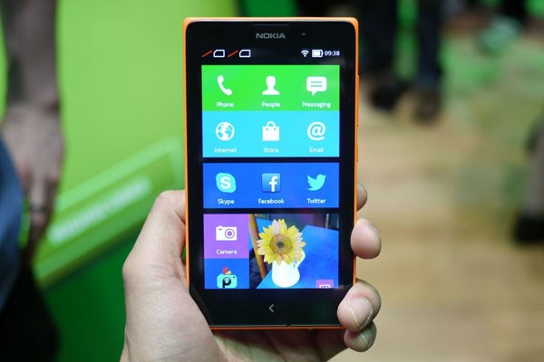 2. Nokia XL (3,7 triệu đồng)