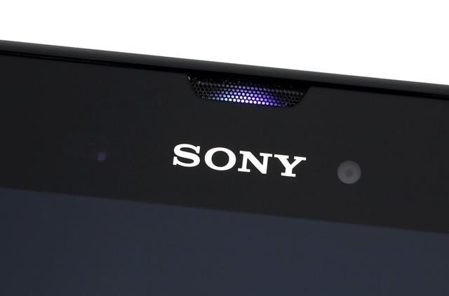 Bên dưới loa thoại có dải đèn LED thông báo