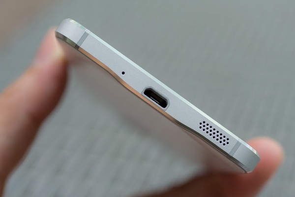 Cận cảnh smartphone đẹp nhất của Samsung tại Việt Nam