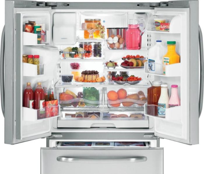 Phân loại và sắp xếp đồ ăn ngăn nắp trong tủ lạnh