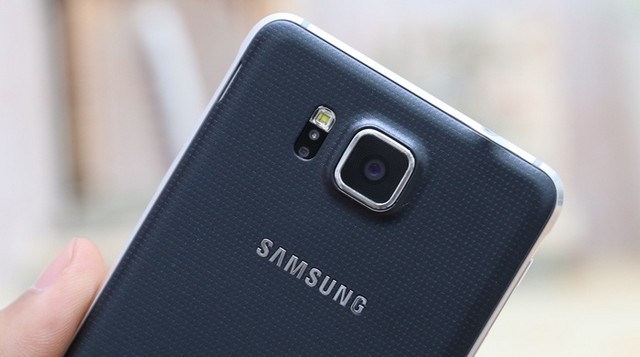 Trên tay Galaxy Alpha viền kim loại tại Thegioididong