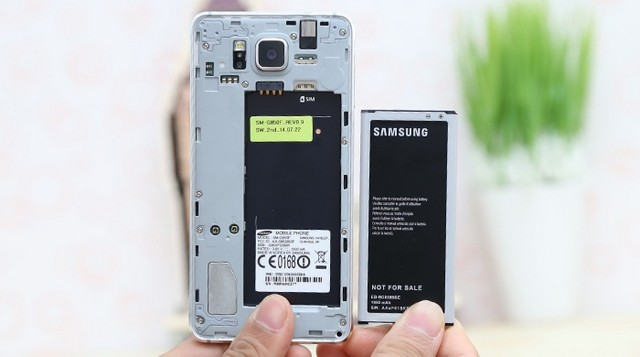 Trên tay Galaxy Alpha viền kim loại tại Thegioididong