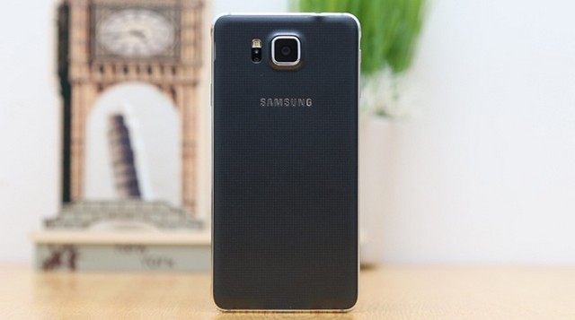 Trên tay Galaxy Alpha viền kim loại tại Thegioididong