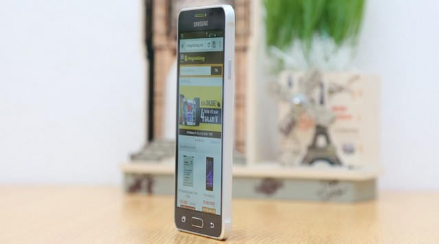 Trên tay Galaxy Alpha viền kim loại tại Thegioididong