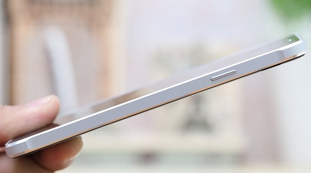 Trên tay Galaxy Alpha viền kim loại tại Thegioididong