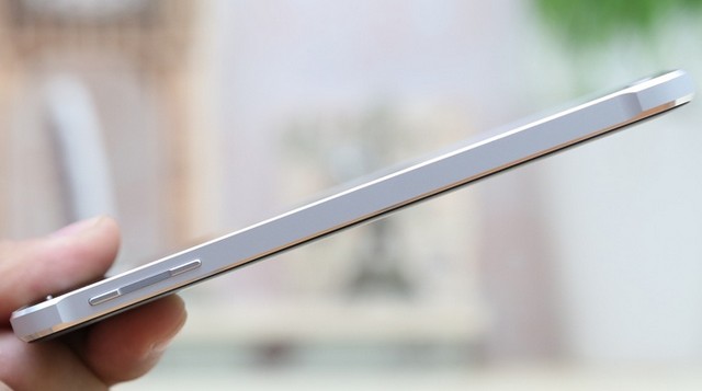 Trên tay Galaxy Alpha viền kim loại tại Thegioididong