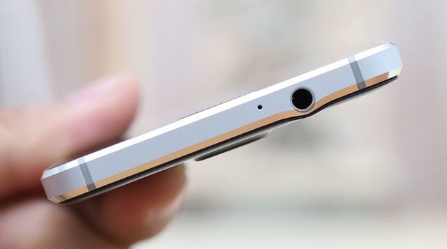 Trên tay Galaxy Alpha viền kim loại tại Thegioididong