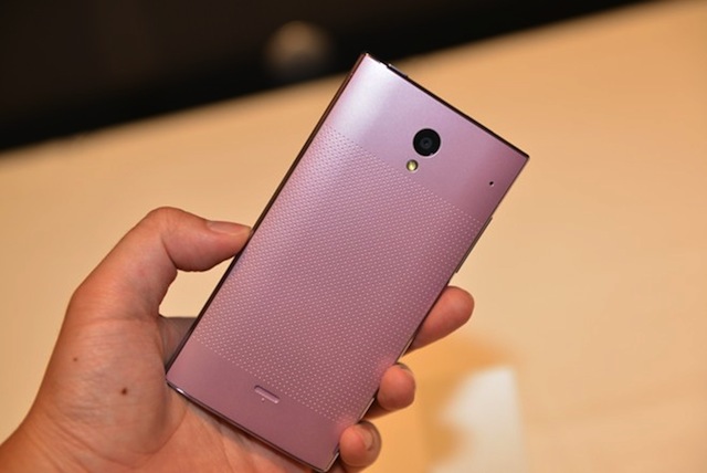 Loạt ảnh thực tế của Aquos Crystal