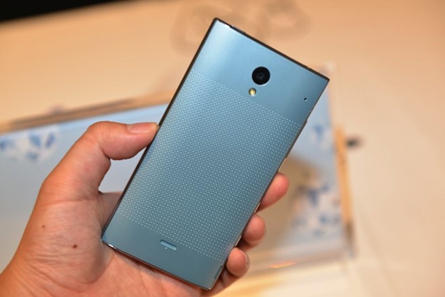 Loạt ảnh thực tế của Aquos Crystal