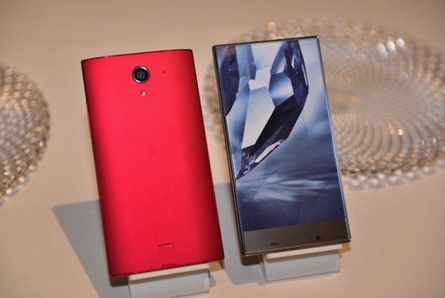 Loạt ảnh thực tế của Aquos Crystal X