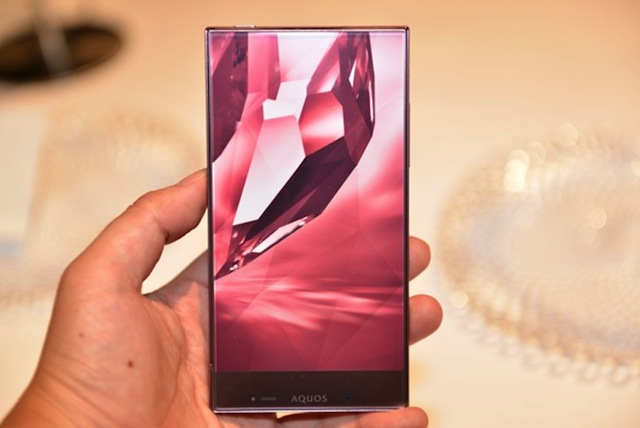Loạt ảnh thực tế của Aquos Crystal X