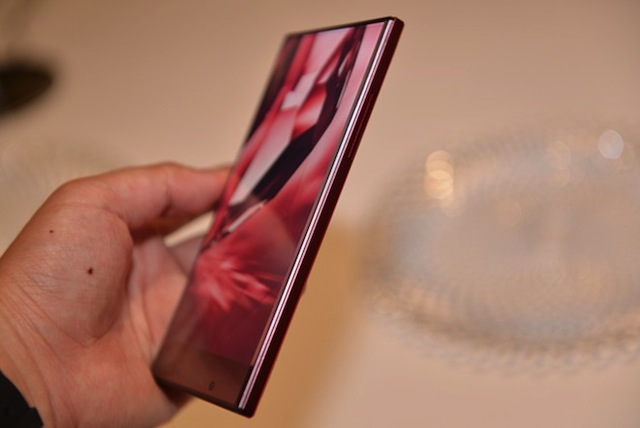 Loạt ảnh thực tế của Aquos Crystal X