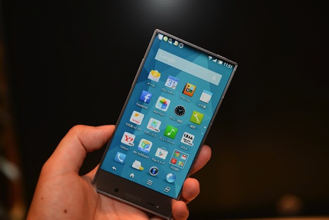 Loạt ảnh cận cảnh của Aquos Crystal