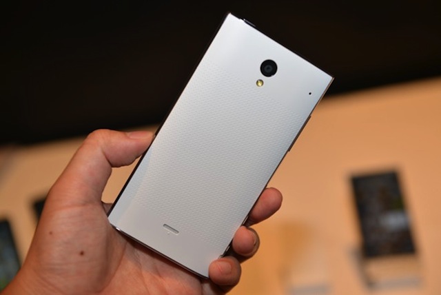 Loạt ảnh cận cảnh của Aquos Crystal
