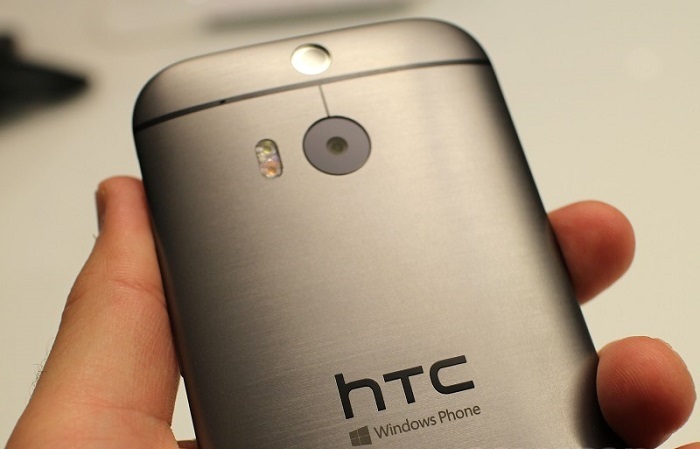 HTC One M8 phiên bản Windows Phone sẽ có thêm biểu tượng Windows Phone ở phía sau