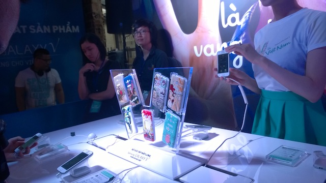 Một số ảnh tại buổi ra mắt: