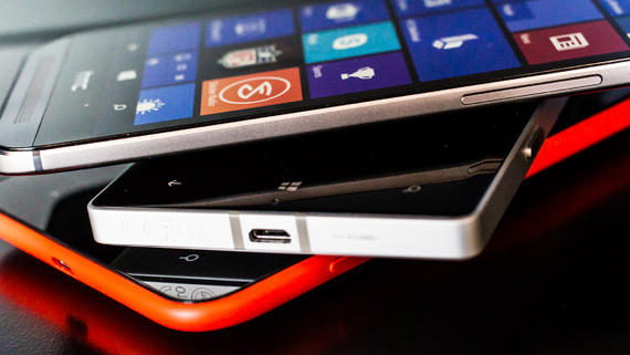 HTC One M8 và Lumia 930