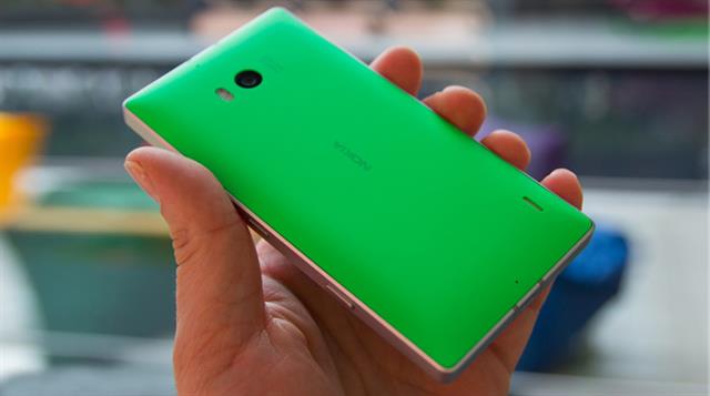 HTC One M8 và Lumia 930